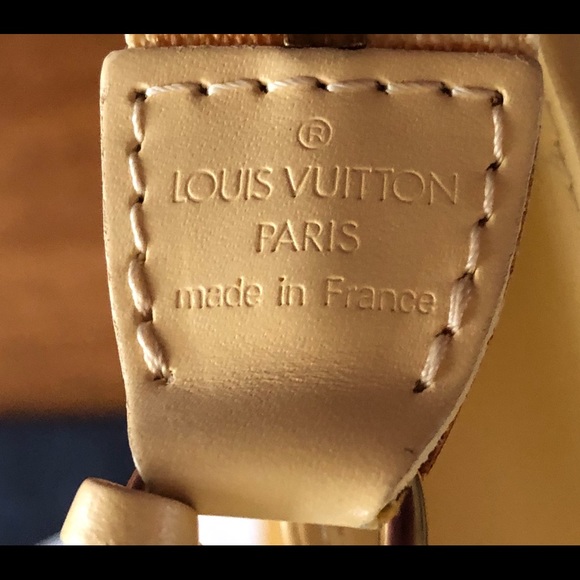 Louis Vuitton Epi Leather Pochette - Vanilla - Picture 11 of 16